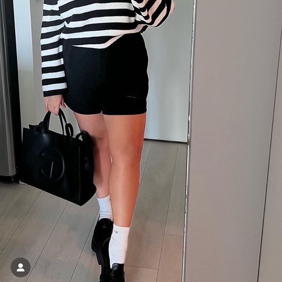 Aritzia Babaton Dress Shorts - Picture 1 of 4